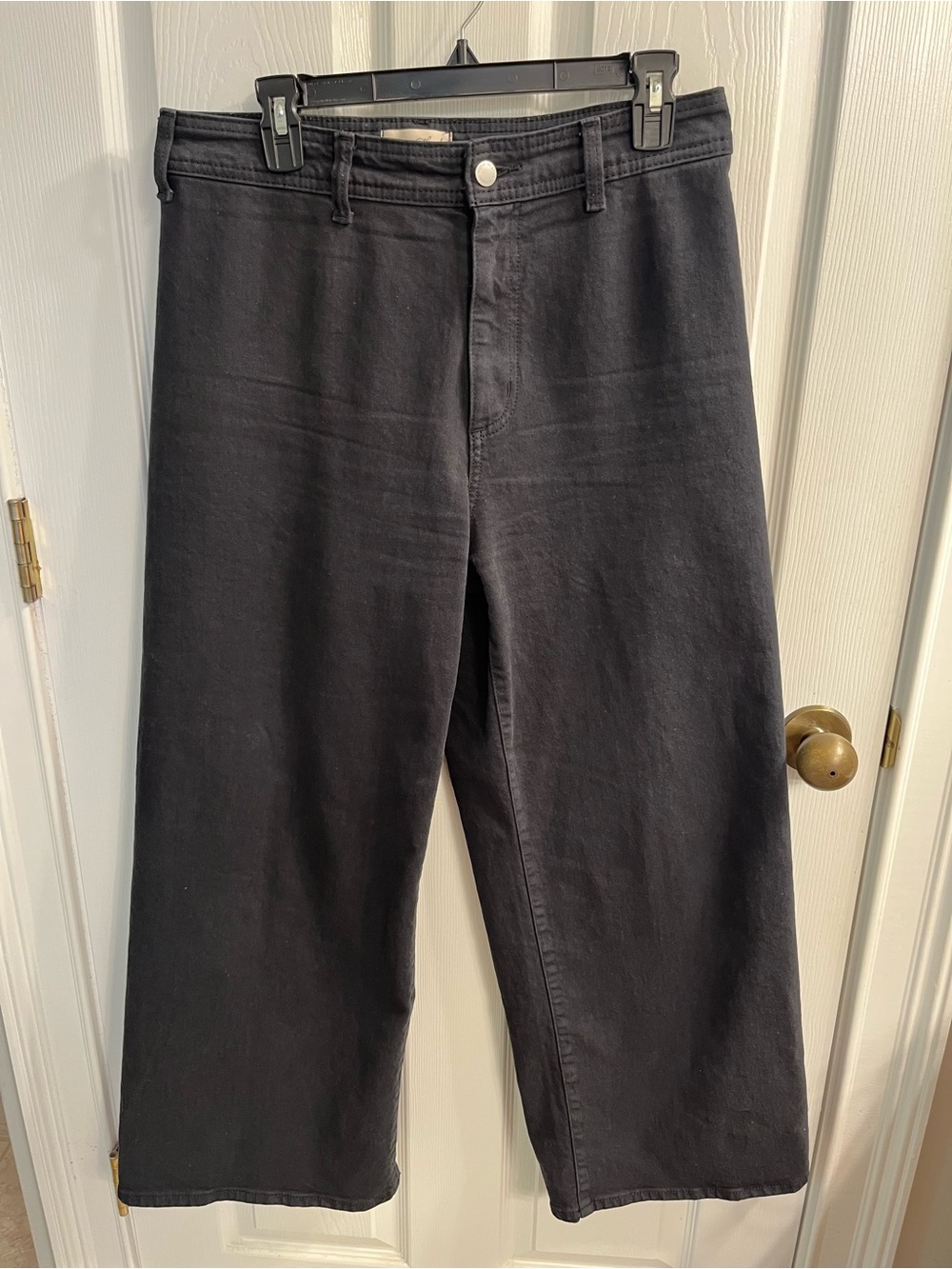 Universal Thread Black Cropped Wide-Leg Jeans